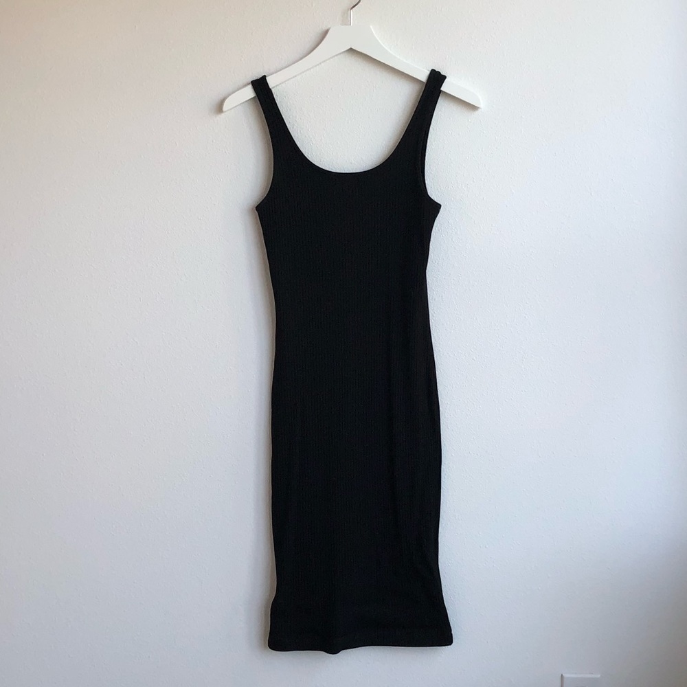 Aritzia Wilfred Free Ribbed Midi Dress